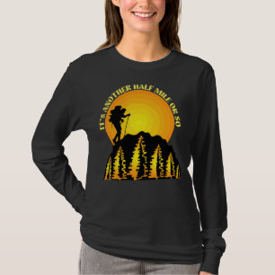 Camiseta É Outra Meia Milha Ou Tão Hiker Mountain Andando