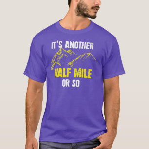 Camiseta É Outra Meia Milha Ou Um Hiker De Caminhada Engraç
