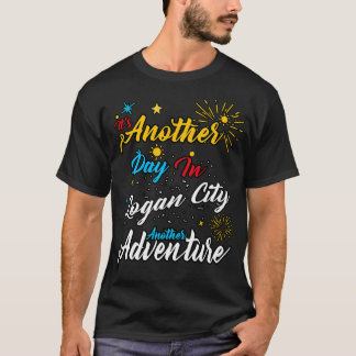 Camiseta É outro dia na cidade de Logan outra aventura