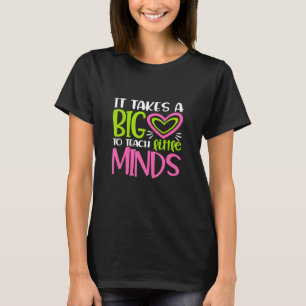 Camiseta É Preciso Um Grande Coração Para Ensinar Mentes Pe