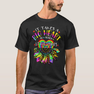 Camiseta É Preciso Um Grande Coração Para Ensinar Pequenas