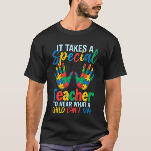 Camiseta É preciso um professor especial para ouvir o que u