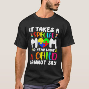 Camiseta É Preciso Uma Mãe Especial Para Ouvir O Que Uma Cr