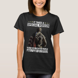 Camiseta É preciso uma pessoa especial para arriscar tanto