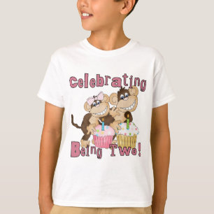 Camiseta e presentes cor-de-rosa do segundo