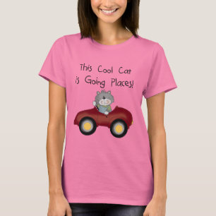 Camiseta e presentes vermelhos indo do carro dos