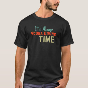 Camiseta É Sempre Hora de Mergulho com Equipamento de Mergu