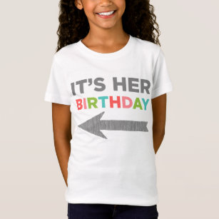 Camiseta É seu aniversário (a seta direita)