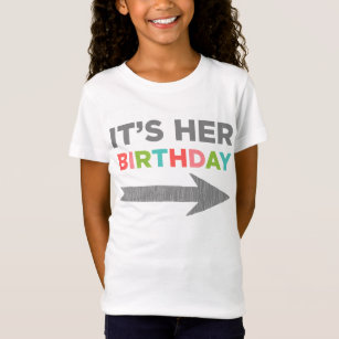 Camiseta É seu aniversário (a seta esquerda)