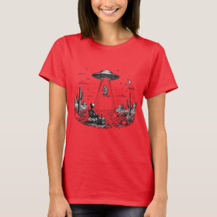 Camiseta E.T. Observando ÓVNI Levando Gato Noite no Deserto