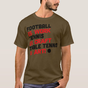 Camiseta é tênis de trabalho é artesanato mesa é arte