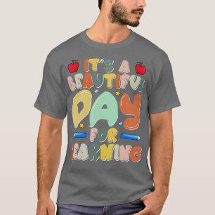 Camiseta É um belo dia para aprender o presente do professo