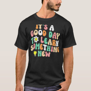 Camiseta É Um Bom Dia Aprender Algo Novo Ensino Retroativo