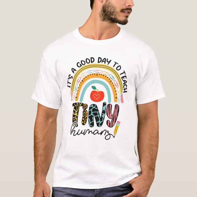 Camiseta É Um Bom Dia Ensinar Humanos Pequenos, Sem 1/2 (Frente)
