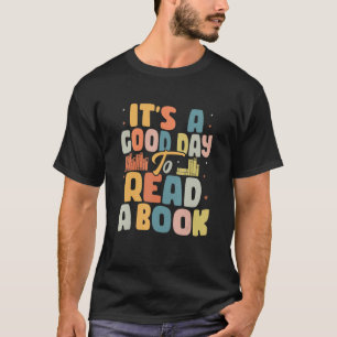Camiseta É um bom dia ler a biblioteca de livros