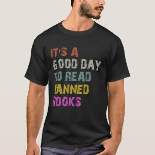 Camiseta É um bom dia ler livros proibidos