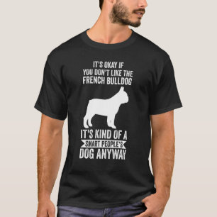 Camiseta É um cachorro de Pessoas inteligentes de qualquer