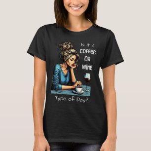 Camiseta É um Dia de Café ou de Vinho   Engraçado