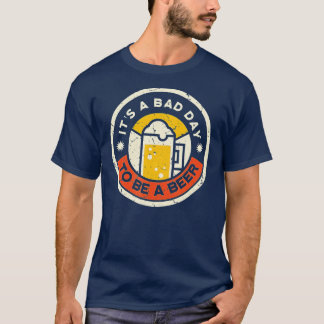 Camiseta É um dia ruim ser uma cerveja. É um Bebendo engraç