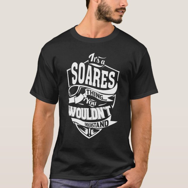 Camiseta É um presente de coisas do SOARES (Frente)