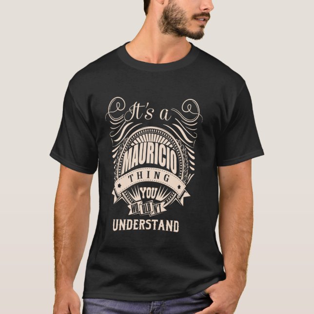 Camiseta É um presente de coisas MAURICIO (Frente)
