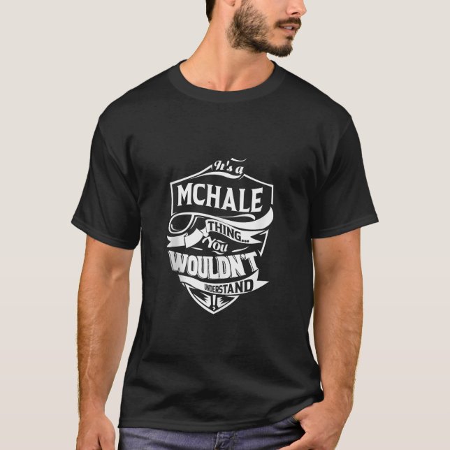 Camiseta É uma coisa MCHALE que dá presentes no topo (Frente)