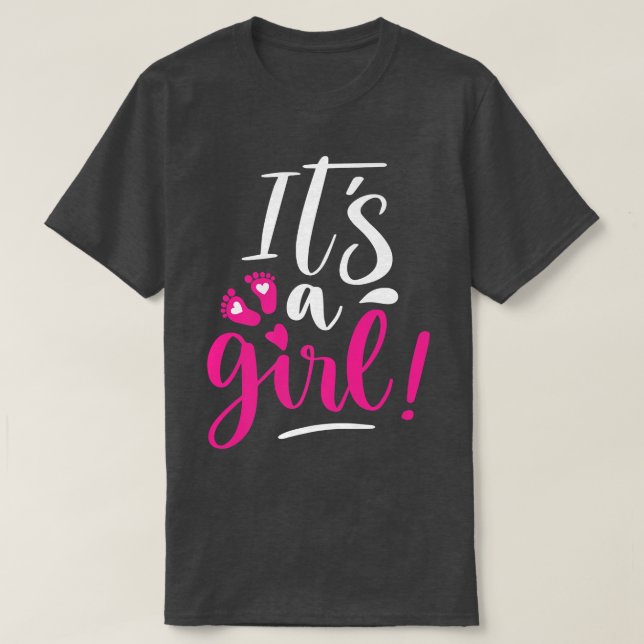 Camiseta É uma parte de bebê da família de gênero feminino (Frente do Design)