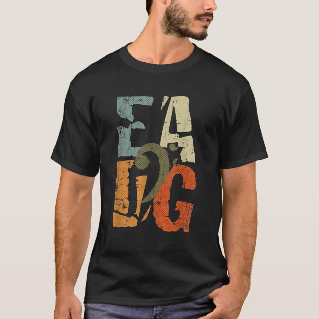 Camiseta EADG bass clef do tocador de violão (Frente)