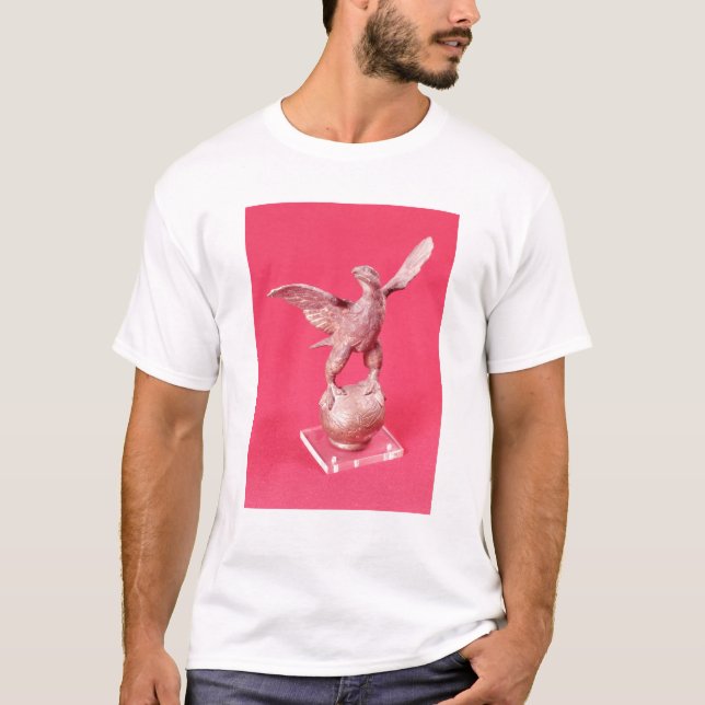 Camiseta Eagle com asas espalhadas em uma bola (Frente)
