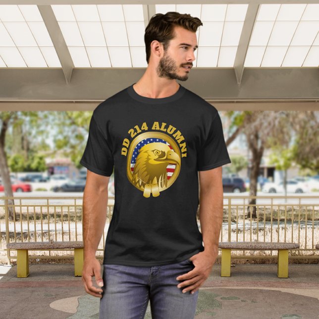 Camiseta Eagle Dourado Emblem USA Flag | DD 214 Alumni Blac (Criador carregado)
