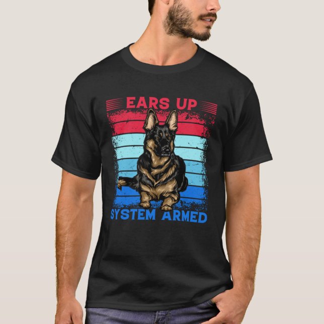 Camiseta Ears up System Armed German Shepherd Dog  Saying (Frente)