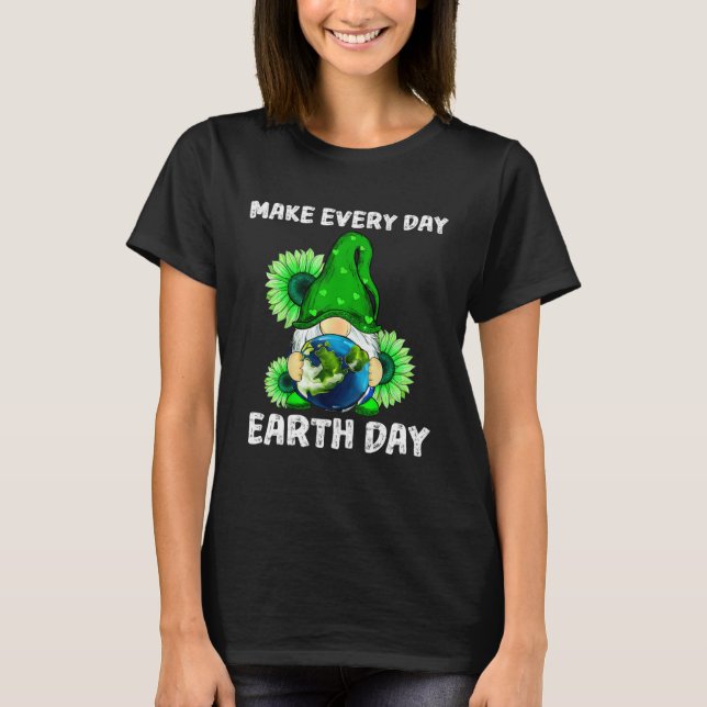 Camiseta Earth Day 2023 Gnomes Planet Make Earth Day Every  (Frente)