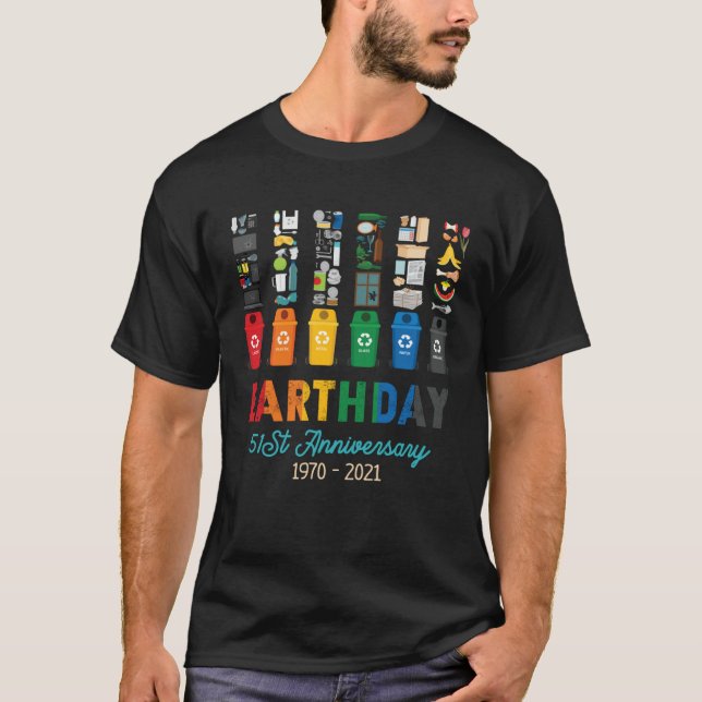 Camiseta Earth Day 51st Anniversary 2021 Trash bin Garbage  (Frente)