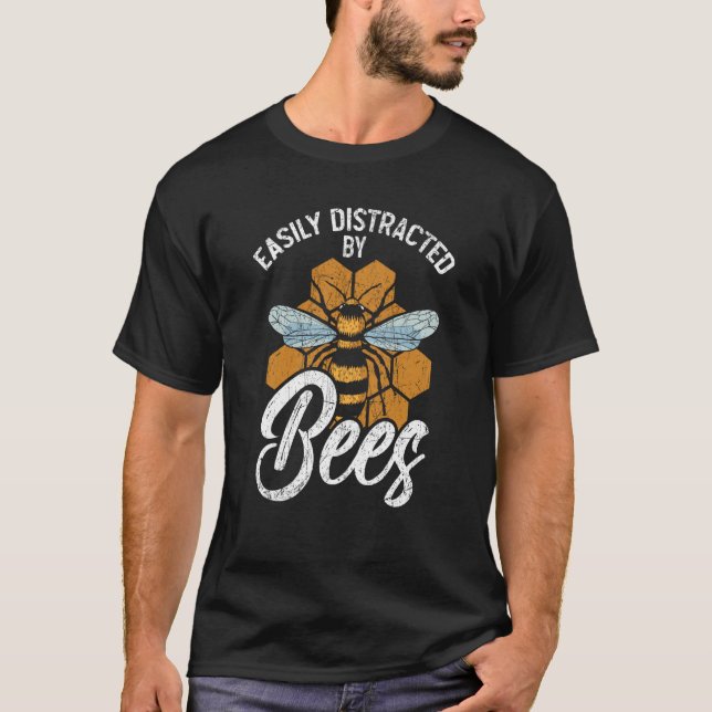 Camiseta Easily Distracted By Bees Beekeeper Apiarist Honey (Frente)