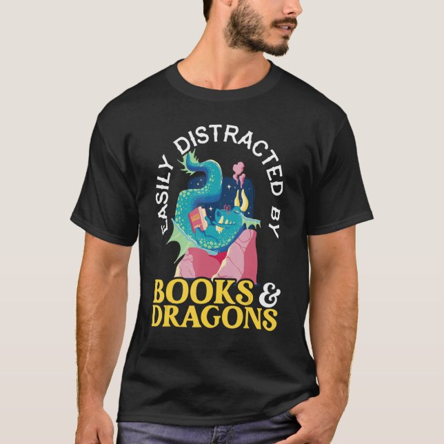 Camiseta Easily Distracted By Books And Dragons Myth Dragon (Frente)