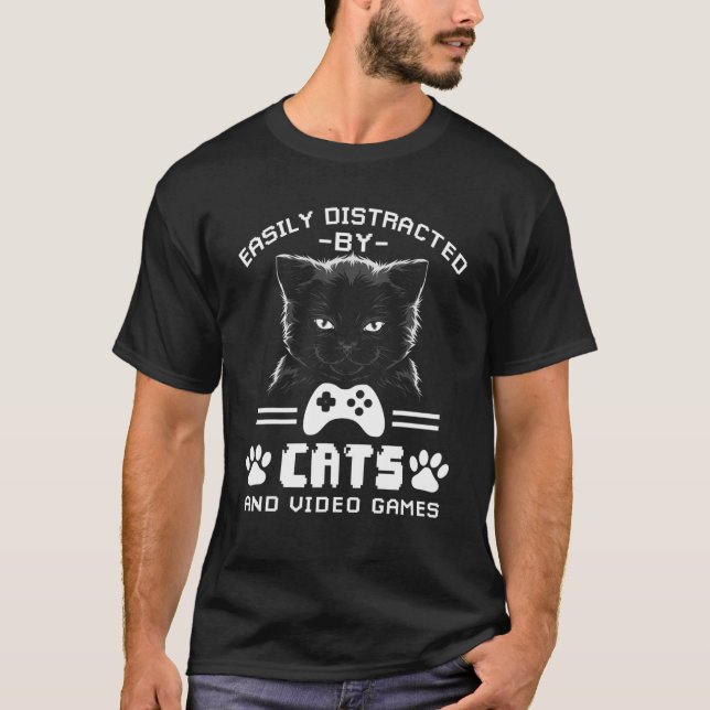 Camiseta Easily Distracted By Cats And Video Games Funny Ca (Frente)