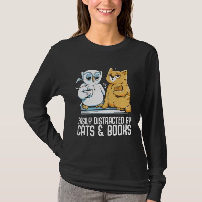 Camiseta Easily distracted by cats books (Frente)