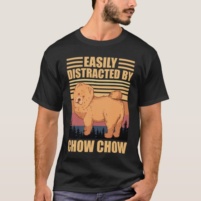 Camiseta Easily Distracted By chow chow dog lover (Frente)