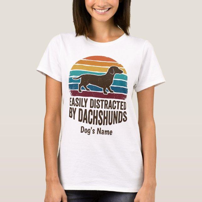 Camiseta Easily Distracted By Dachshunds Retro Sunset Funny (Frente)