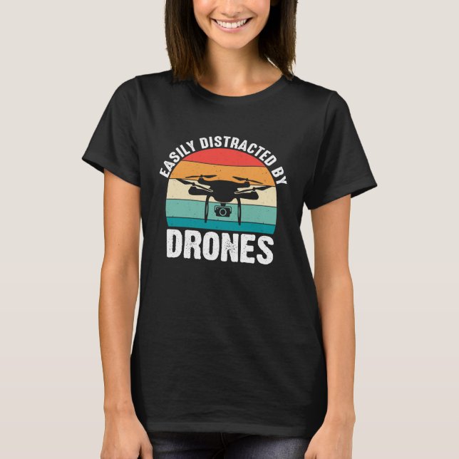 Camiseta Easily Distracted by Drones  Drone Pilot Enthusias (Frente)