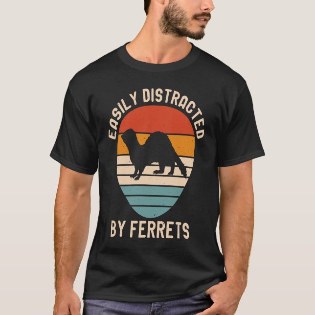 Camiseta Easily Distracted by Ferrets for Ferret  and Owner (Frente)