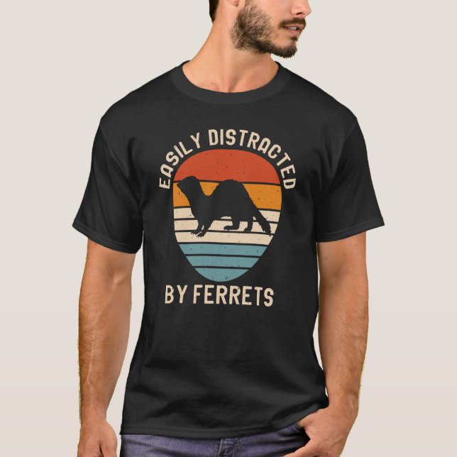 Camiseta Easily Distracted by Ferrets for Ferret and Owners (Frente)