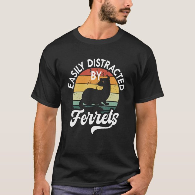Camiseta Easily Distracted By Ferrets  Pet Ferret (Frente)