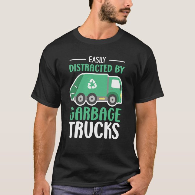 Camiseta Easily Distracted by Garbage Trucks Trash Collecto (Frente)