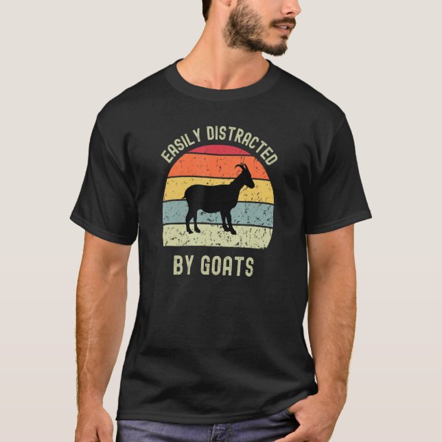 Camiseta Easily Distracted by Goats Retro Groovy Farm Anima (Frente)