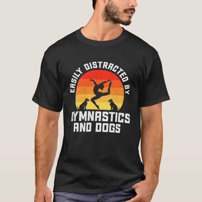 Camiseta Easily Distracted By Gymnastics And Dogs (Frente)