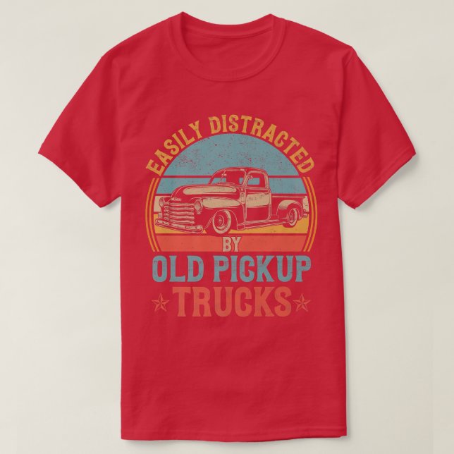 Camiseta Easily Distracted By Old Pickup Trucks 400 (Frente do Design)