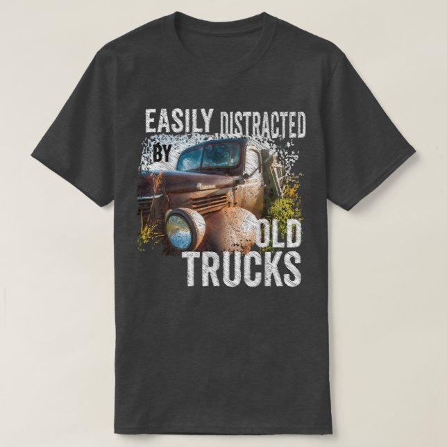 Camiseta Easily Distracted By Old Pickup Trucks Classic Car (Frente do Design)