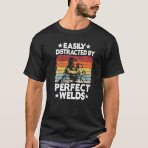 Camiseta Easily Distracted By Perfect Welds Metal Worker We