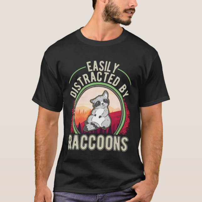 Camiseta Easily distracted by Raccoons (Frente)